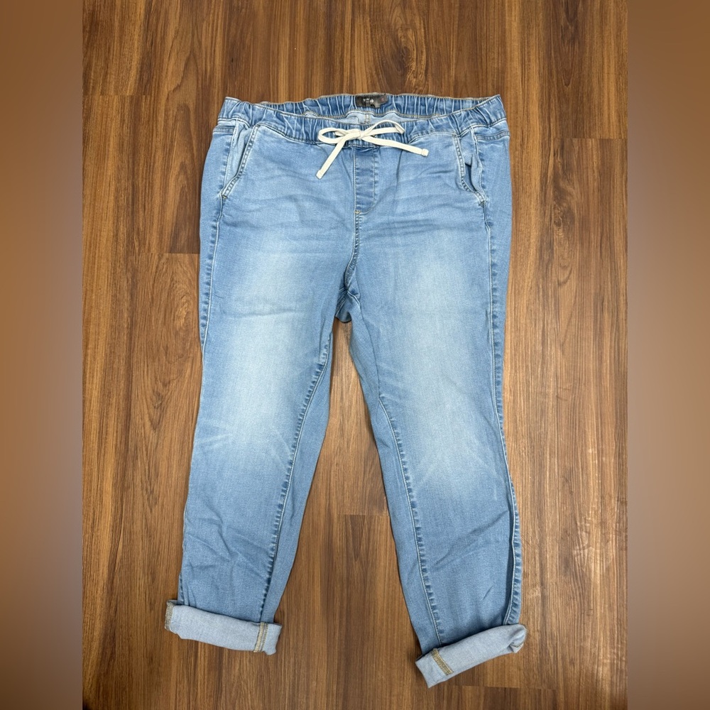 Torrid Light Blue Pull On Elastic Waist Jeans Plus Size 2